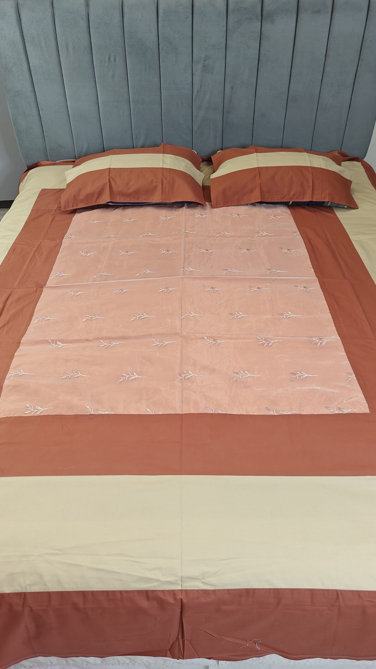 oplus_1048608 Luxury Bed Covers -Tissue Embroidery-3pc - Image 1